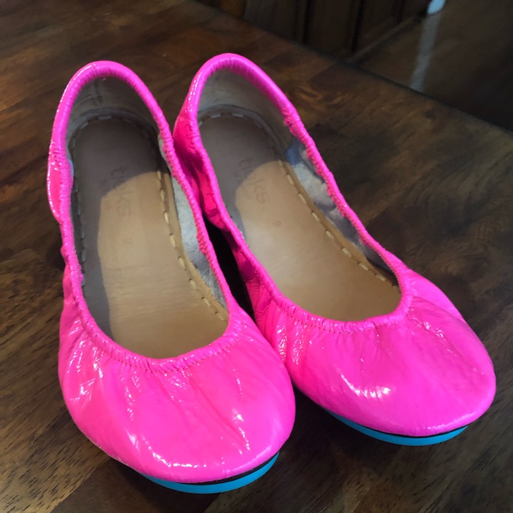 Pop pink Tieks 9 (sold out)!!
